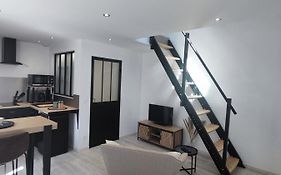 Studio Neuf Situe Au Coeur D'Un Bourg Paisible