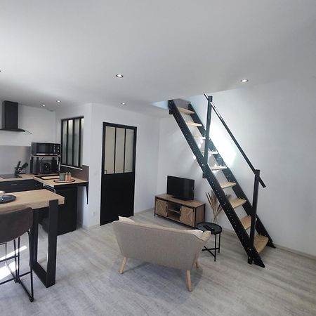 Studio Neuf Situe Au Coeur D'Un Bourg Paisible Pacé Extérieur photo