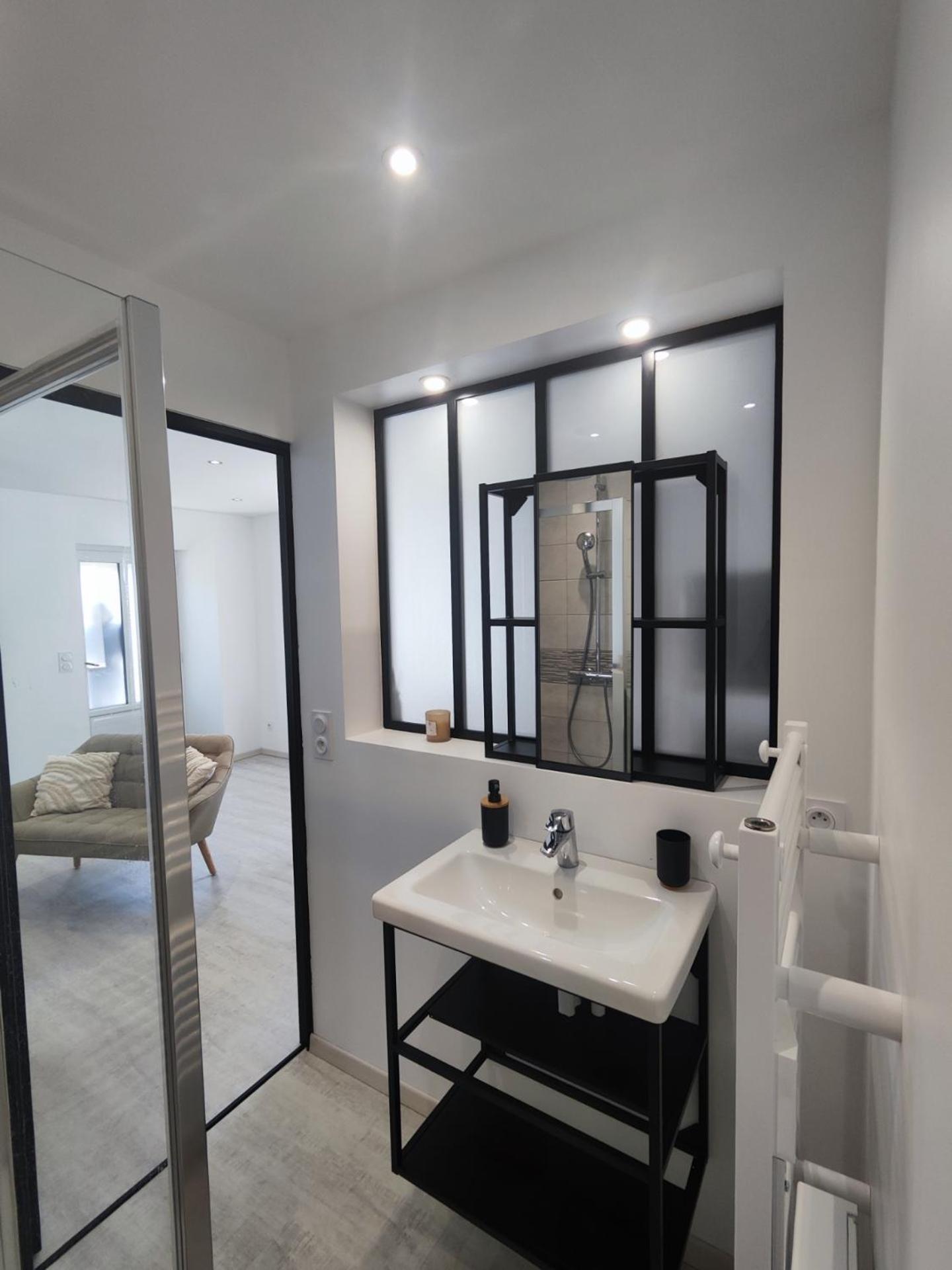 Studio Neuf Situe Au Coeur D'Un Bourg Paisible Pacé Extérieur photo