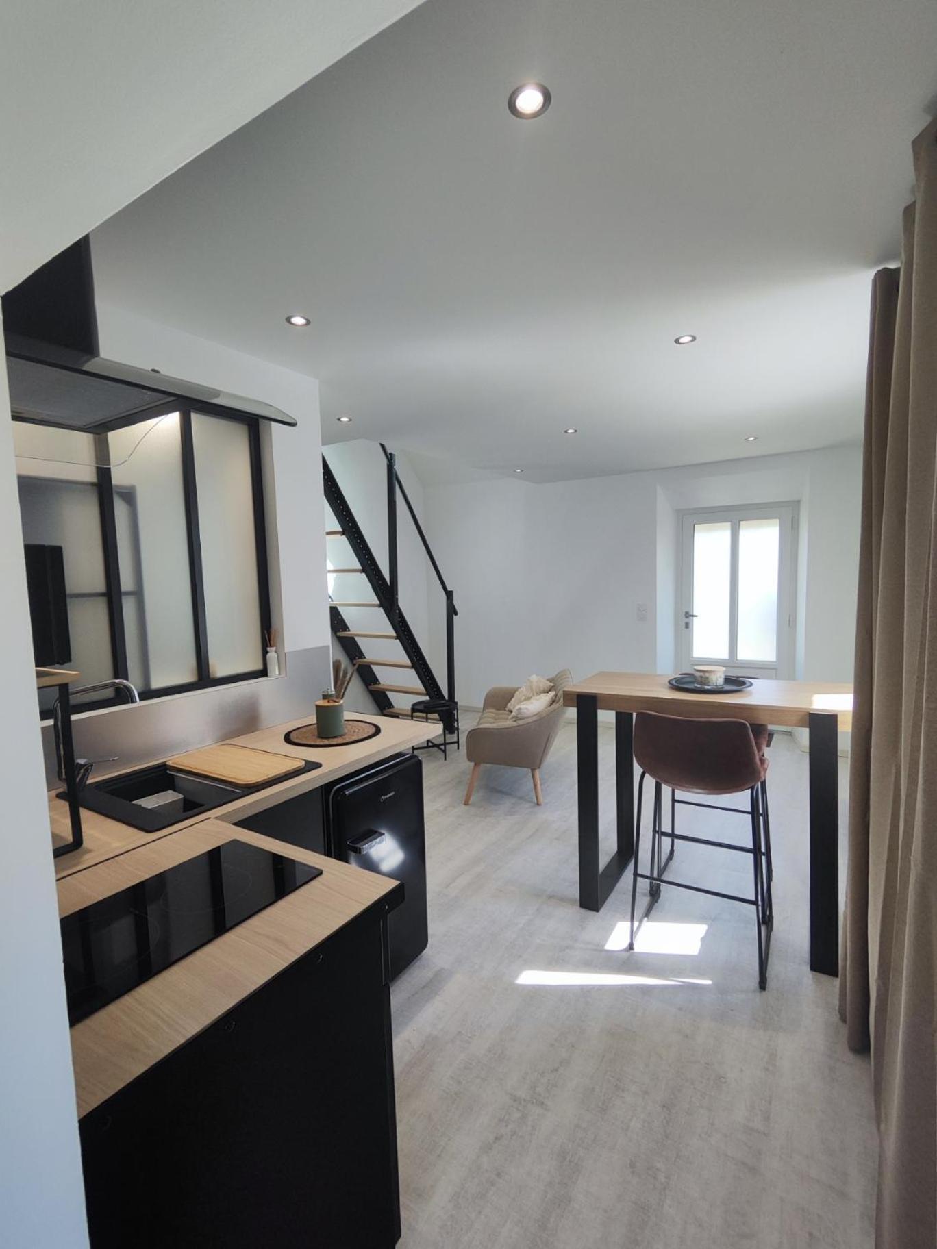 Studio Neuf Situe Au Coeur D'Un Bourg Paisible Pacé Extérieur photo